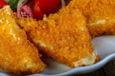 Kızarmış peynirli üçgenler