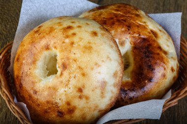 Geleneksel Özbek ekmek