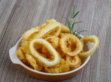 Kızarmış kalamar halkaları