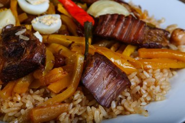 Sığır eti lezzetli pilav