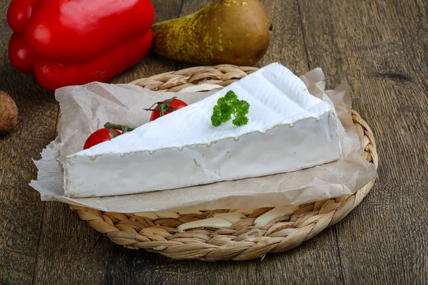 Triângulo de queijo Brie — Fotografia de Stock