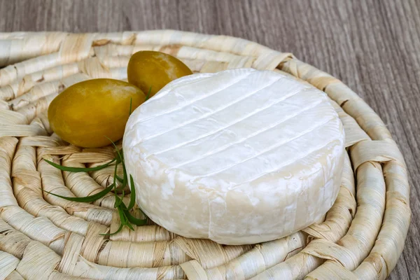 Köstlicher Brie-Käse — Stockfoto