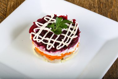 Rus ringa balığı salatası