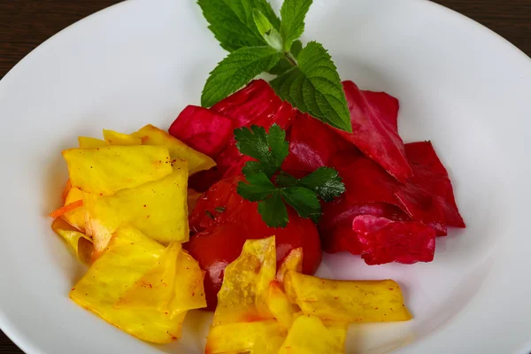 Repolho conservado vermelho e amarelo — Fotografia de Stock