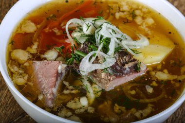 Geleneksel kuzu çorbası