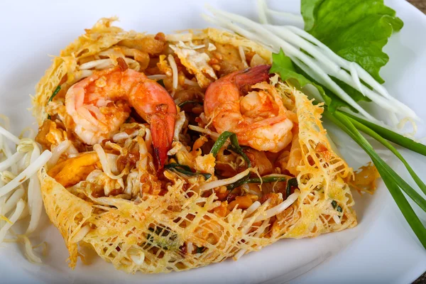 Almohadilla tailandesa con camarones —  Fotos de Stock