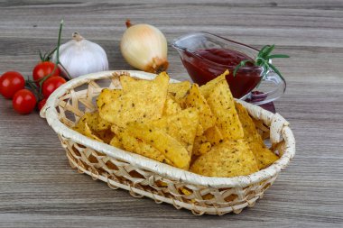 Cips cips sıcak sos ile