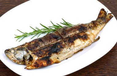 lezzetli kızarmış alabalık