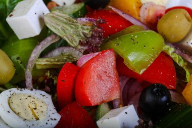 Taze Yunan salatası