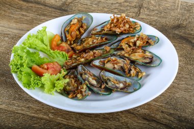 Taze midye sarımsak ile