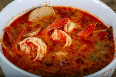 Geleneksel Tom yam çorbası