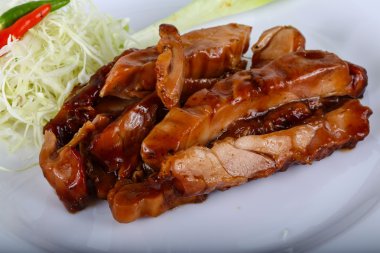 Teriyaki tavuk otlar ile