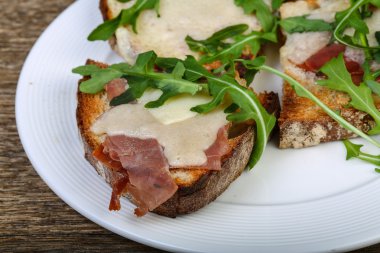 Prosciutto ile lezzetli Bruchetta