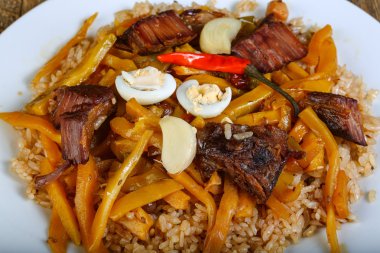 Sığır eti lezzetli pilav