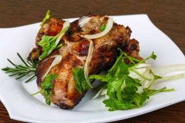 Izgara domuz pirzolası.