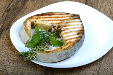 Izgara strugeon biftek