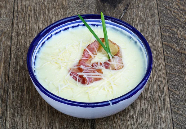 Soupe au fromage avec bacon — Photo