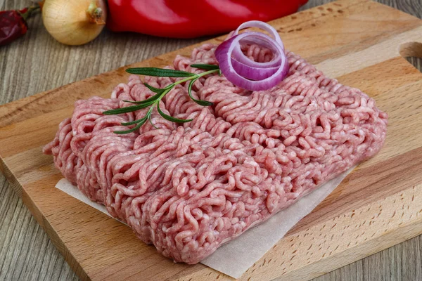 Сырое мясо свинины — стоковое фото