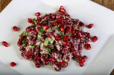 Lezzetli kırmızı fasulye salatası