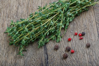 Taze yeşil kekik yığın