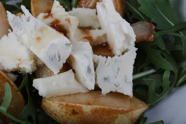 Salada com gorgonzola e pêra — Fotografia de Stock