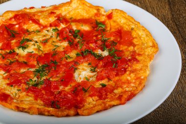 Lezzetli domates omlet