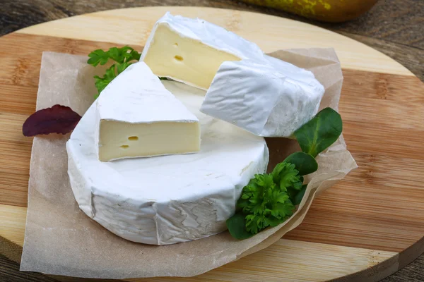 Delicioso queijo camembert — Fotografia de Stock