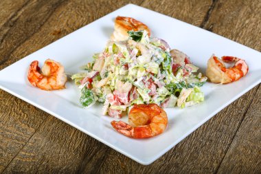 Lezzetli karides salatası