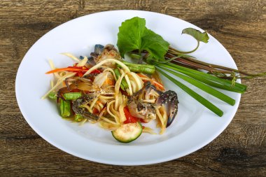 Tay baharat Yengeç Salatası