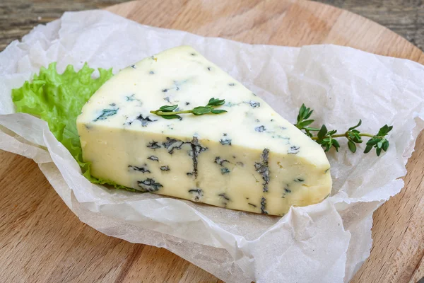 Вкусный голубой сыр — стоковое фото