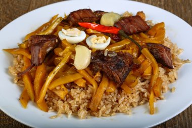 Sığır eti lezzetli pilav