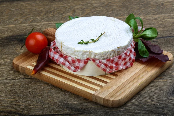 Queijo camembert redondo — Fotografia de Stock