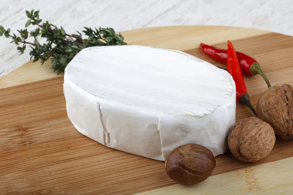 Brie cheese with thyme leaves — Stock Photo, Image