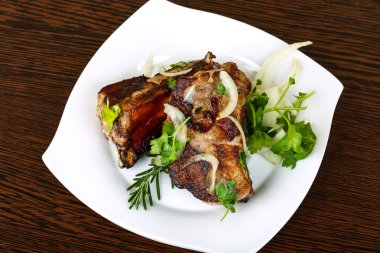 Izgara domuz pirzolası.