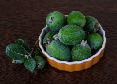 Taze olgun Feijoa meyve