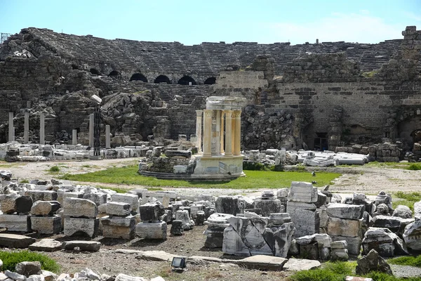 Antigas ruínas laterais — Fotografia de Stock