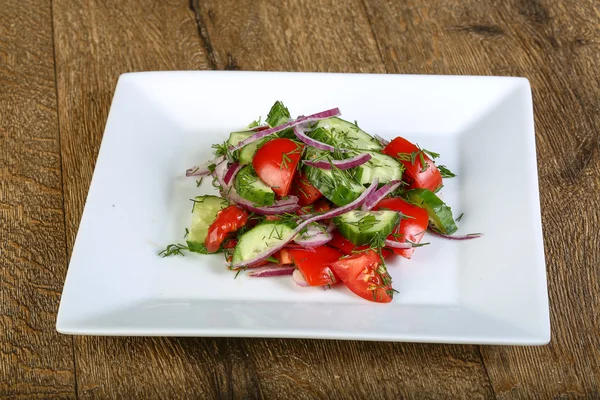 Salát - rajčete, cibulí a okurkou — Stock fotografie