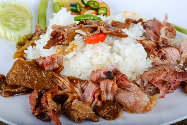 Daging Babi lezat dengan nasi. — Stok Foto