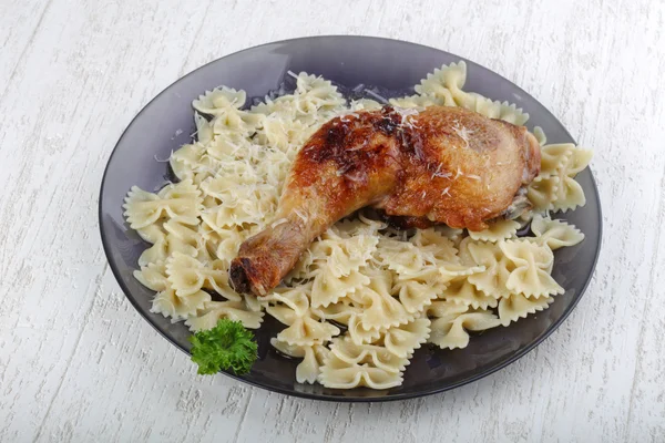 Patas de pollo con pasta — Foto de Stock