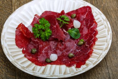 Dana carpaccio peynir ile