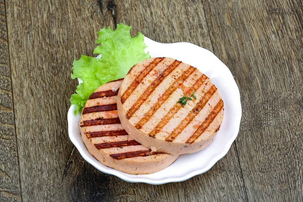 Leckere gegrillte Fischkuchen — Stockfoto