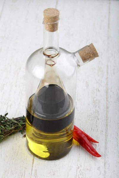 Olie en azijn in fles — Stockfoto