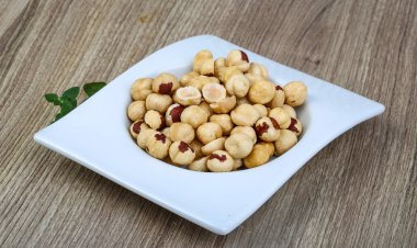 Kabın içinde olgunlaşmış fındık