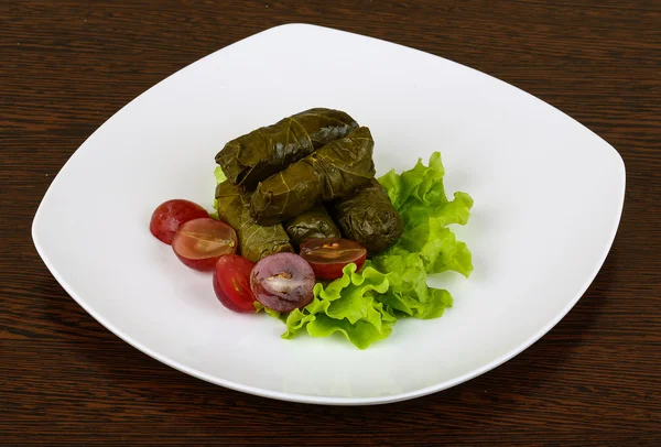 Hackfleisch in Traubenblättern — Stockfoto