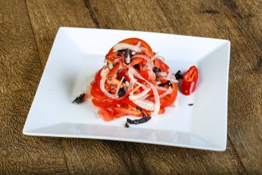 Geleneksel domates ve soğan salatası