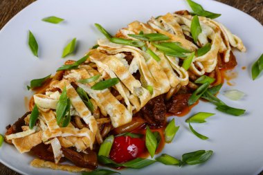 Omlet ile lezzetli makarna