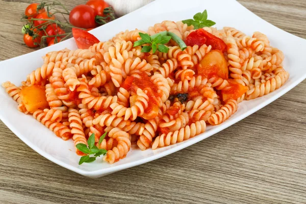 Leckere Nudeln mit Tomaten — Stockfoto