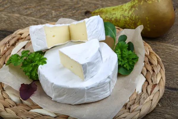 Delicioso queijo camembert — Fotografia de Stock