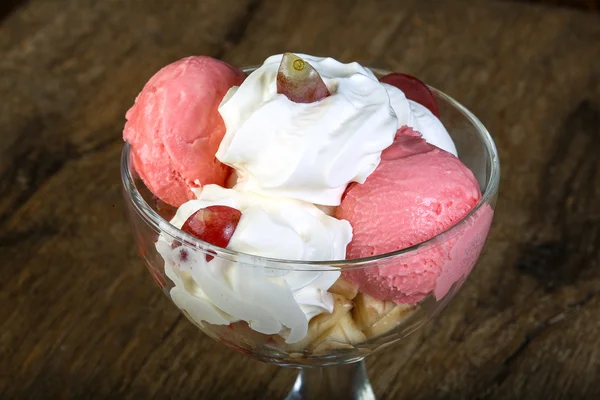 Sweet Ice cream with fruits — Stock Photo, Image