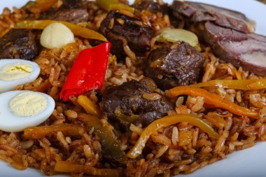 Horsemeat ile lezzetli pirinç